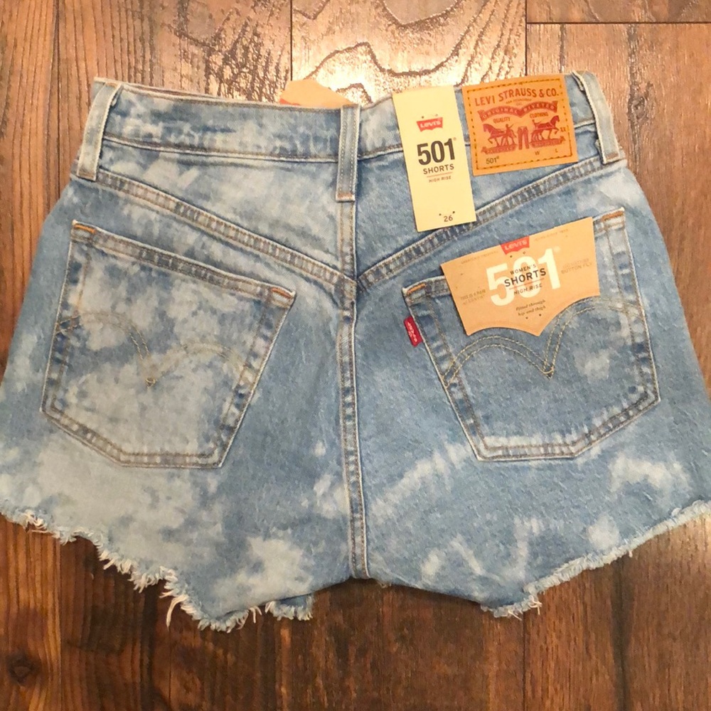 Levi’s high Rise Shorts 501 NWT